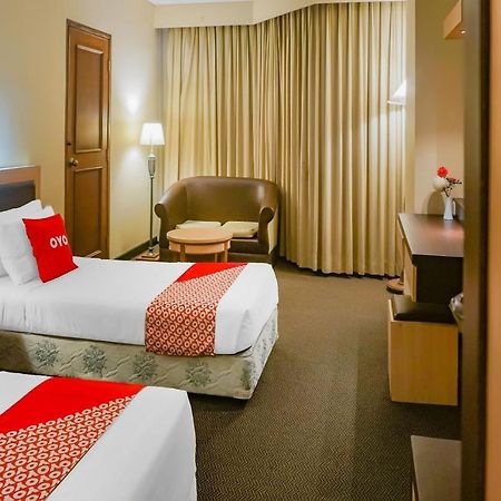 Oyo 3967 Hotel Pantai Wisata Makassar Esterno foto