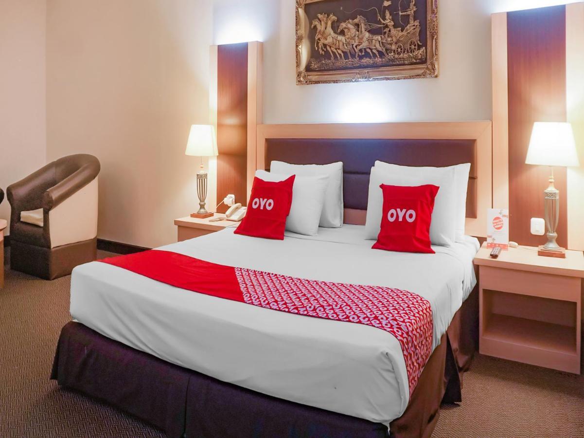 Oyo 3967 Hotel Pantai Wisata Makassar Esterno foto