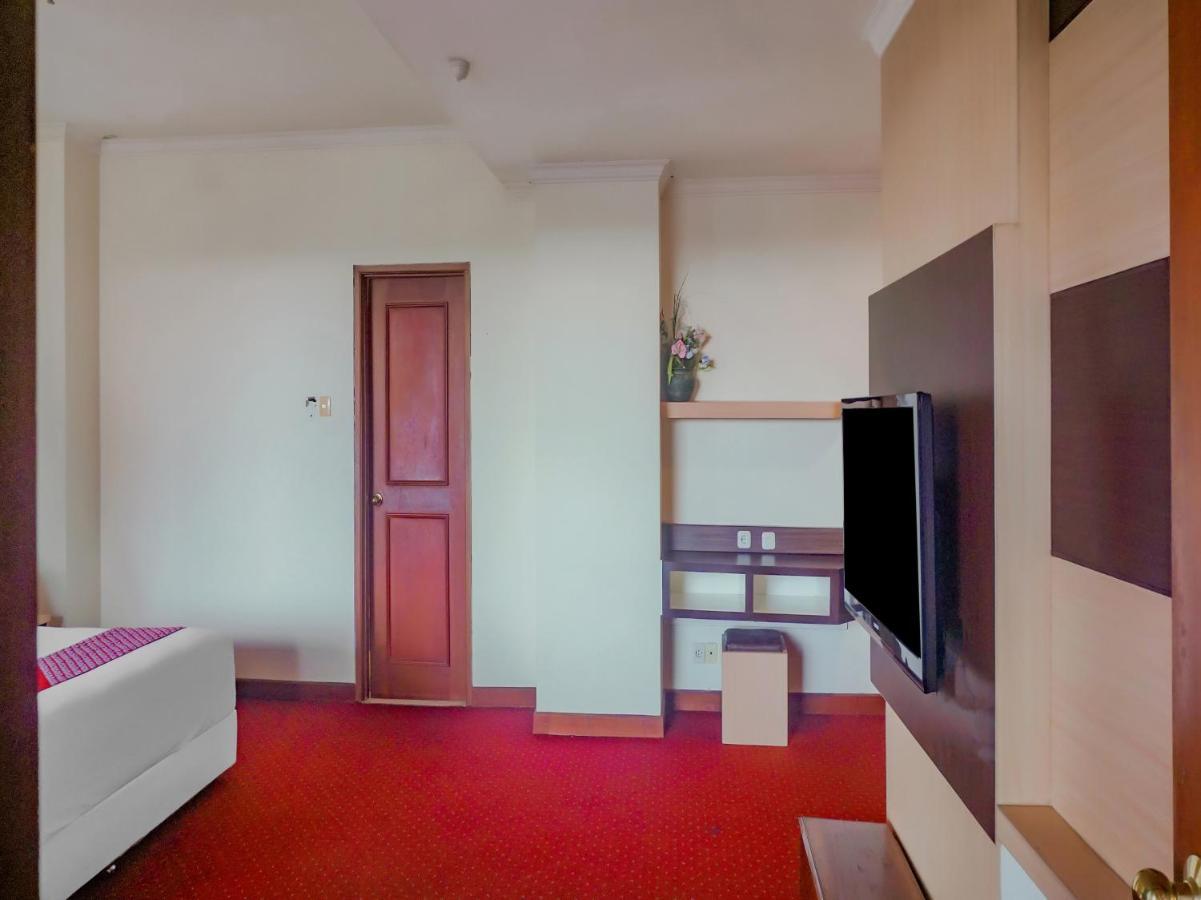 Oyo 3967 Hotel Pantai Wisata Makassar Esterno foto