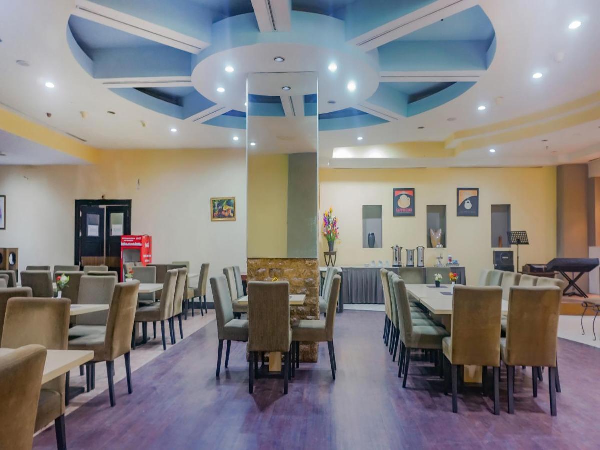 Oyo 3967 Hotel Pantai Wisata Makassar Esterno foto
