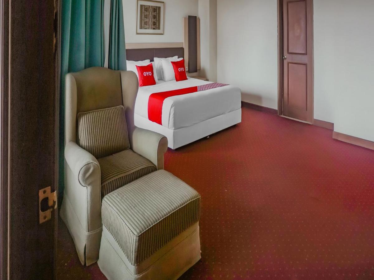 Oyo 3967 Hotel Pantai Wisata Makassar Esterno foto