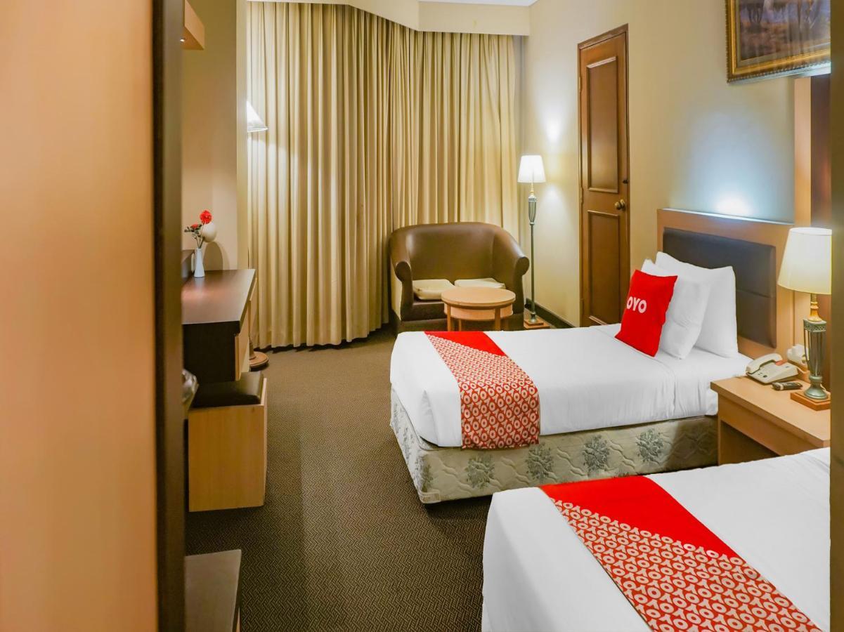 Oyo 3967 Hotel Pantai Wisata Makassar Esterno foto