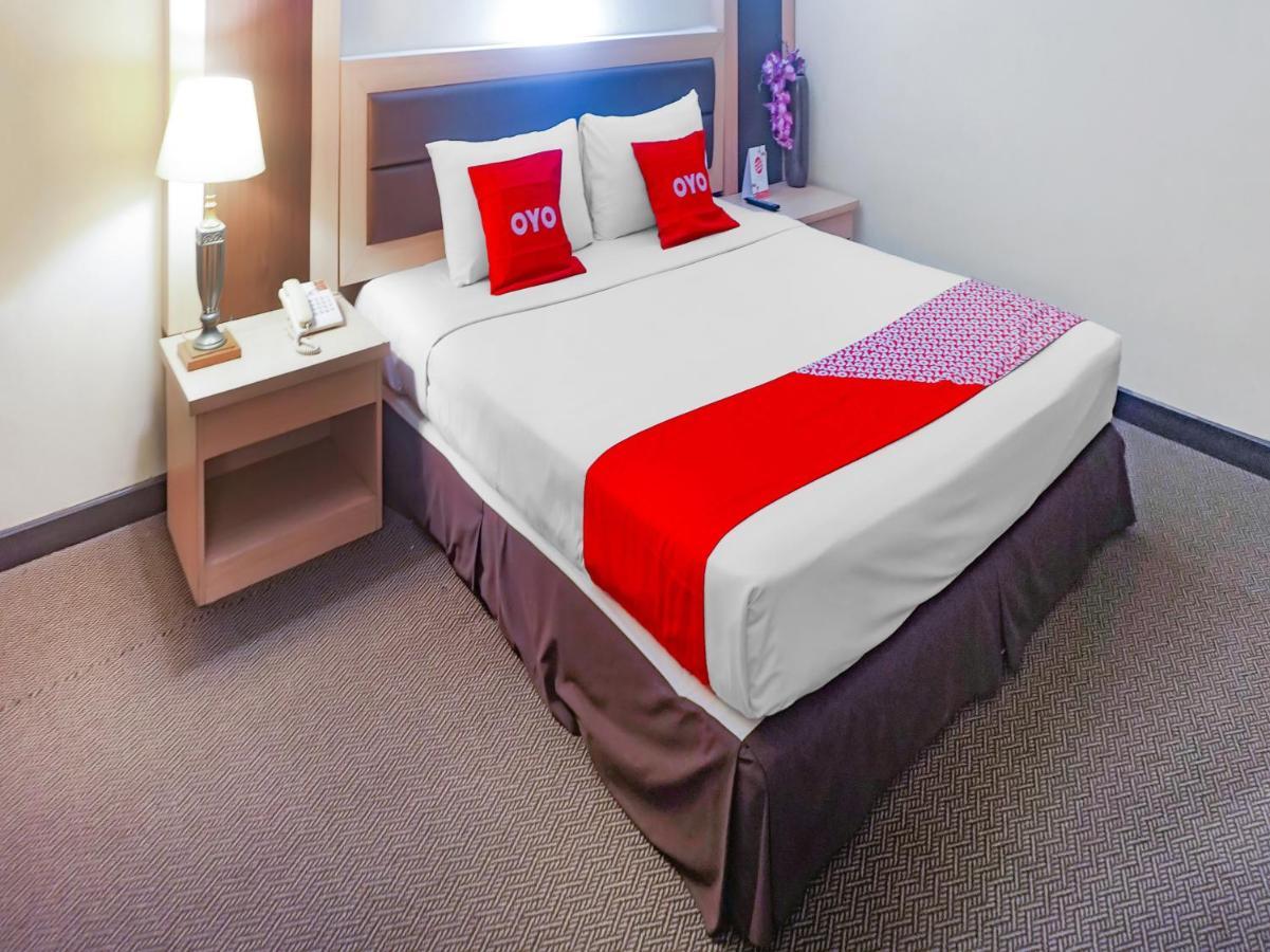 Oyo 3967 Hotel Pantai Wisata Makassar Esterno foto