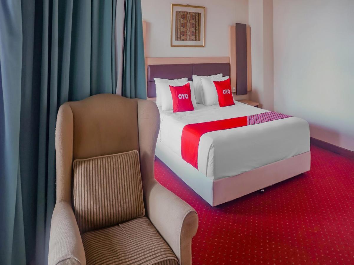 Oyo 3967 Hotel Pantai Wisata Makassar Esterno foto